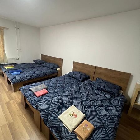 Jo Minosegu Lakasok Kivalo Kozlekedes Mellett Apartment Budapest Bagian luar foto