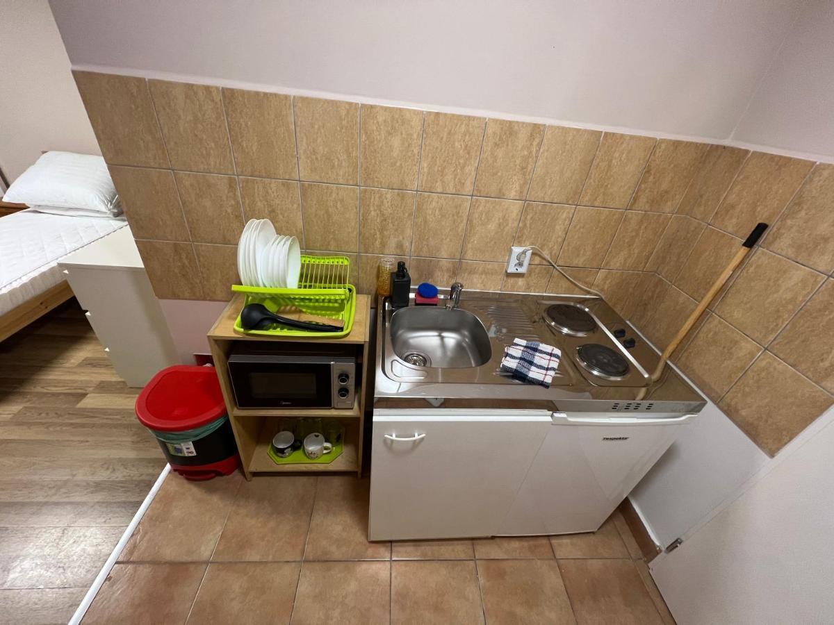 Jo Minosegu Lakasok Kivalo Kozlekedes Mellett Apartment Budapest Bagian luar foto