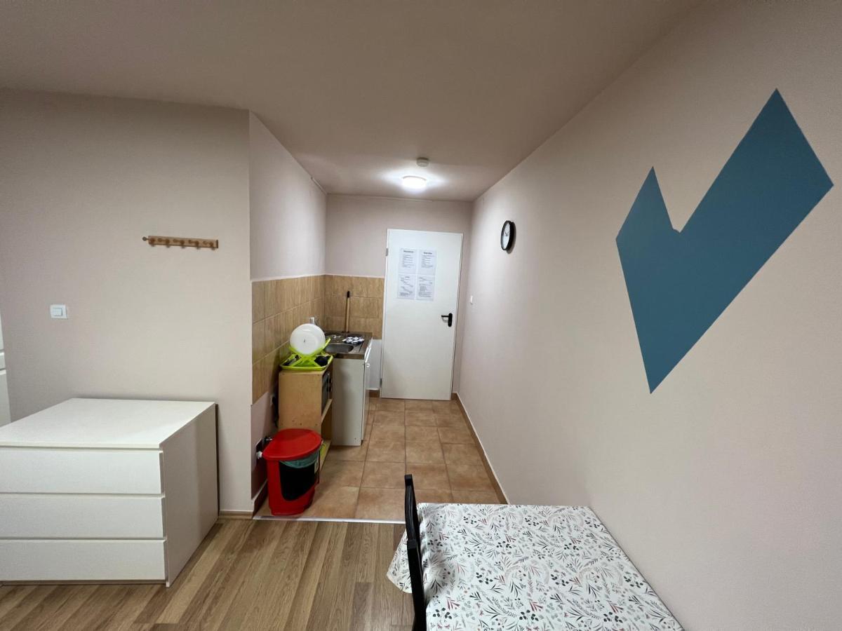 Jo Minosegu Lakasok Kivalo Kozlekedes Mellett Apartment Budapest Bagian luar foto